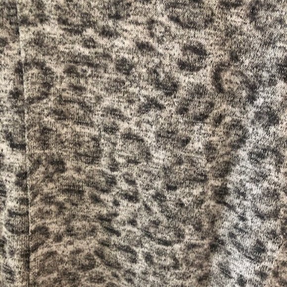 Liz Claiborne Animal Print Long Sleeves Blouse - Picture 5 of 5